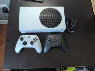 XBOX Series S and Controllers (2024 model)