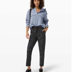 Lululemon Keep Moving Pant, Size 4 - Great Condition! 