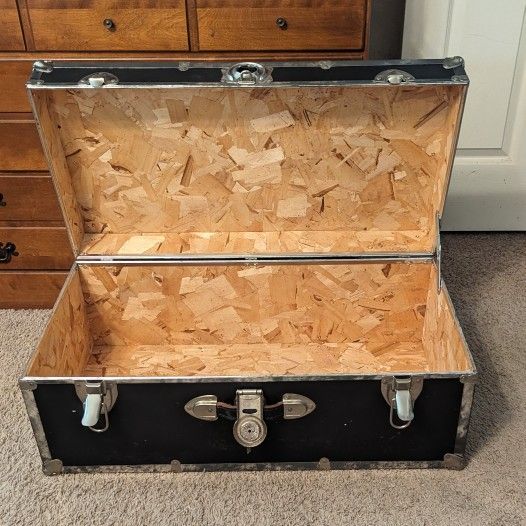VTG 80's Black Steamer Trunk W Wood Chip Interior W Handle Lock N Key