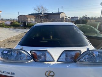 Front Headlight Set 2000 Lexus Es300
