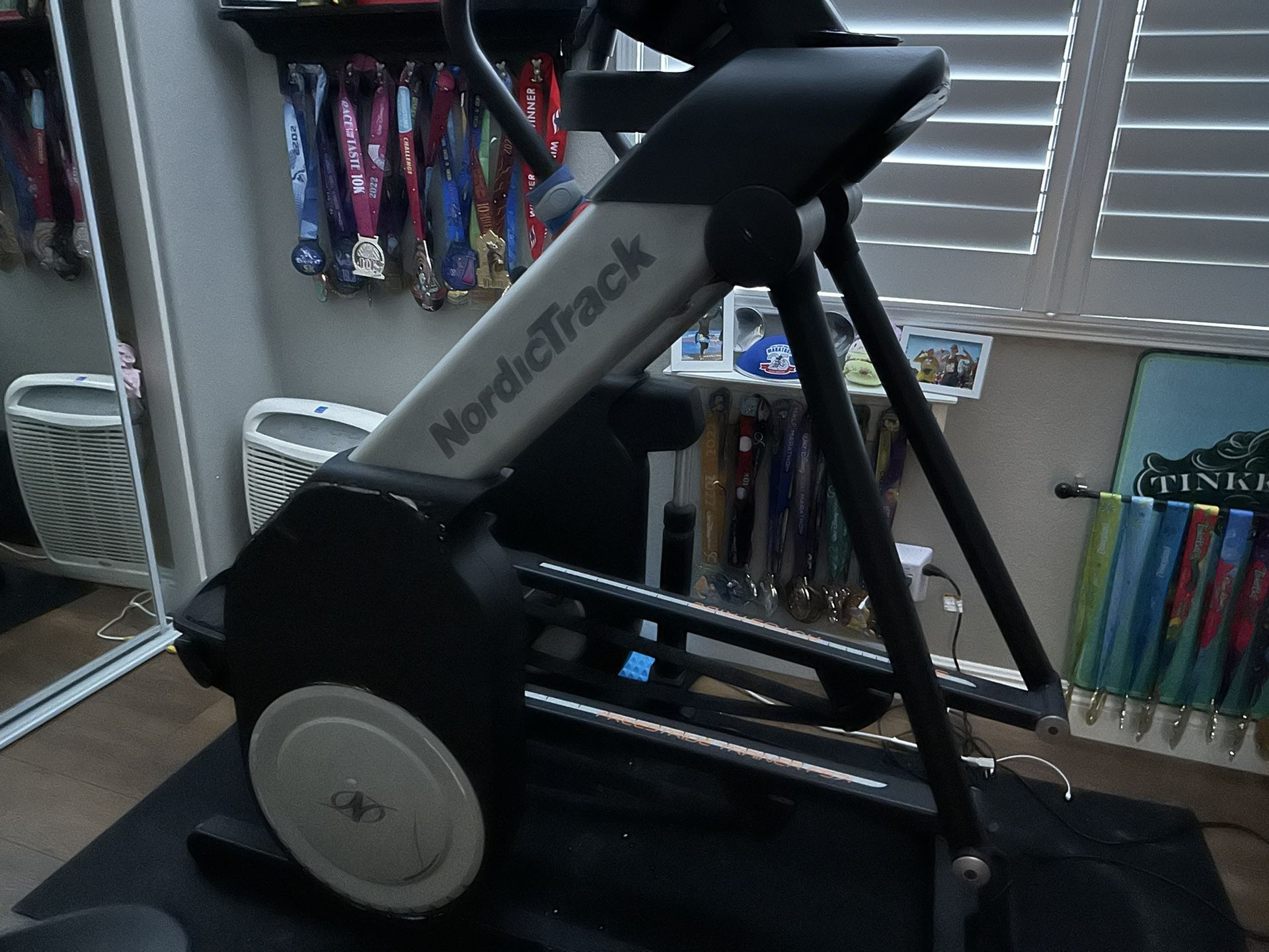 NordicTrack free stride trainer fS7i