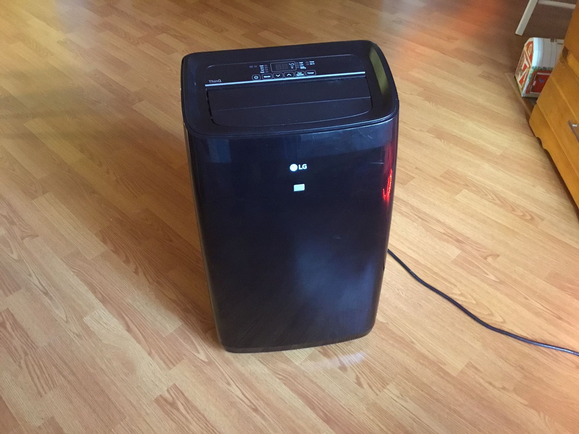 LG 10,000 BTU Smart Portable Air Conditioner with Heat and dehumidifier