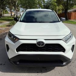 2020 Toyota RAV4 LE