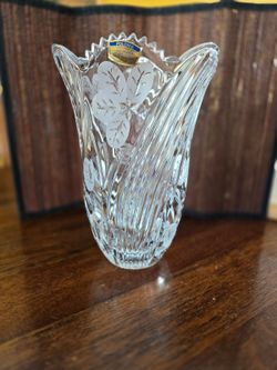 Saw Tooth Edge Crystal Vase