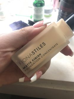 FionaStiles Matte Foundation