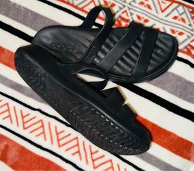 Women’s Croc’s Sandals Size 9