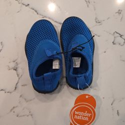 BRAND NEW WITH TAGS WONDER NATION WATER SHOES FOR LITTLE KIDS SIZE 5-6 SEE DESCRIPTION 