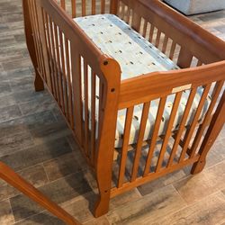 Crib Convertible to Toddler Bed Or TWIN bed