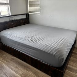 🔥 High-Quality IKEA Bed Frame + L-Shaped Desk – Like New