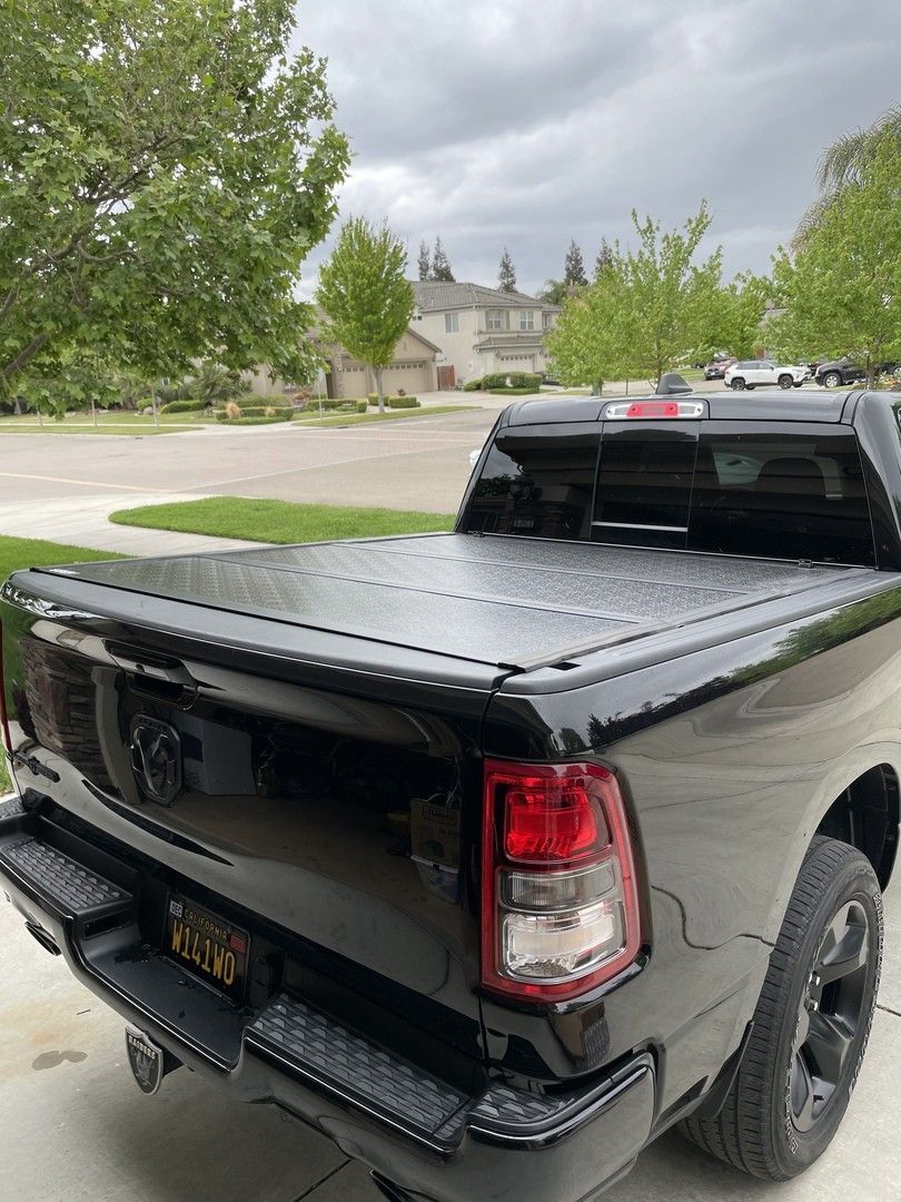 Gator EFX Hard Fold Tonneau Cover For Dodge RAM with 5'7 Bed