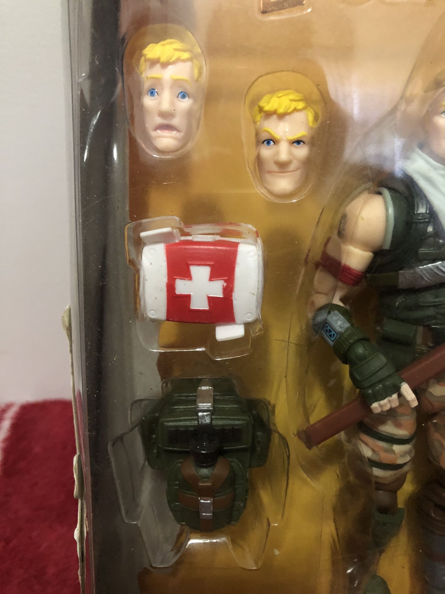 Mini Figura 6 Cm - Jonesy - Fortnite - Sunny - D'Or Mais Saúde