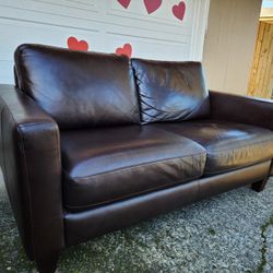 ⭐Modern DANIA LEATHER LOVESEAT-2 Seater-Excellent Condition!
