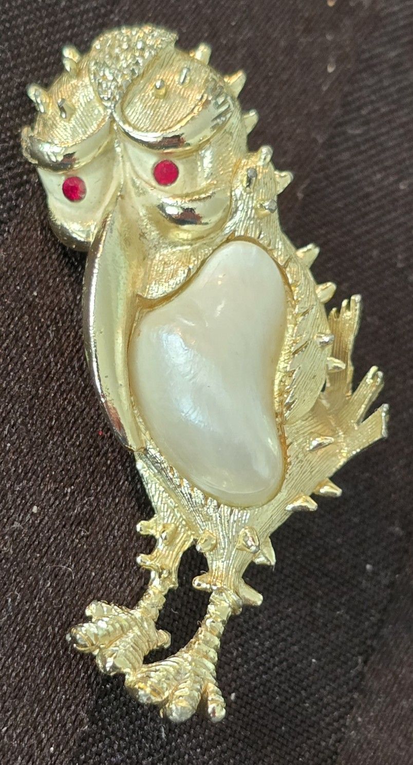 VTG. Pave Jelly Belly Owl Gold Tone With Red Rhinestone Eyes Brooch/Pin Very Rare!