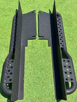 Side steps compatible with 1997–2006 Jeep Wrangler TJ (2-door), heavy-duty steel nerf bars, step plates, rock sliders (off-road, black)  Estribos late