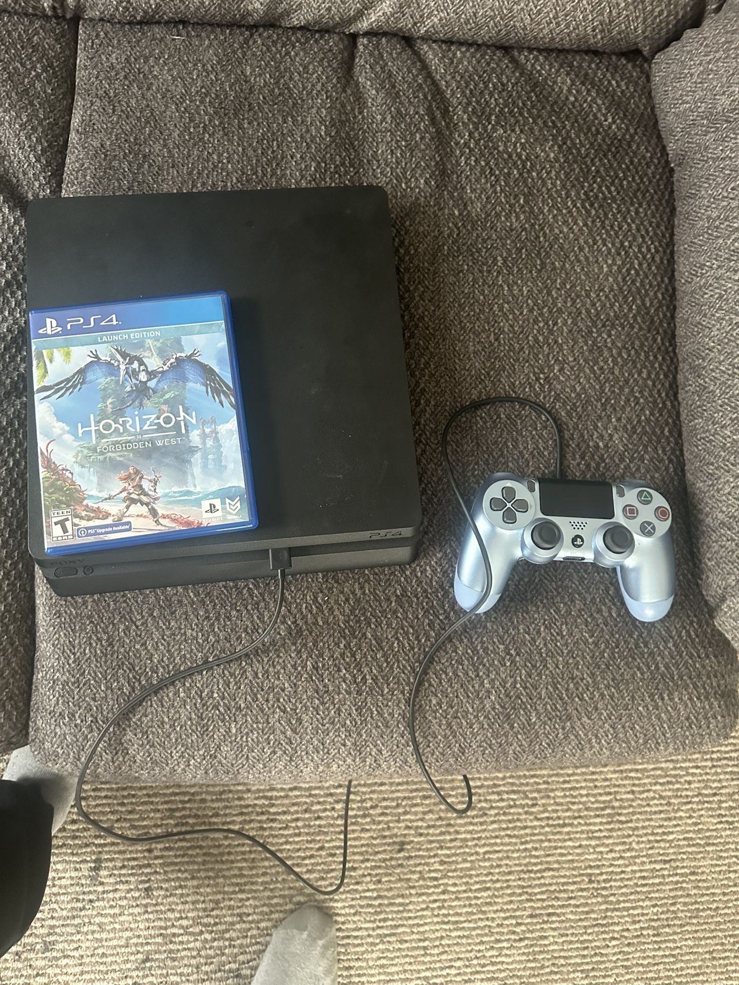PS4 Slim 500 GB storage includes all wiring/cables and Horizon Forbidden West Game