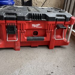 Milwaukee pack out 