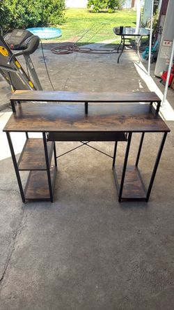 Computer desk