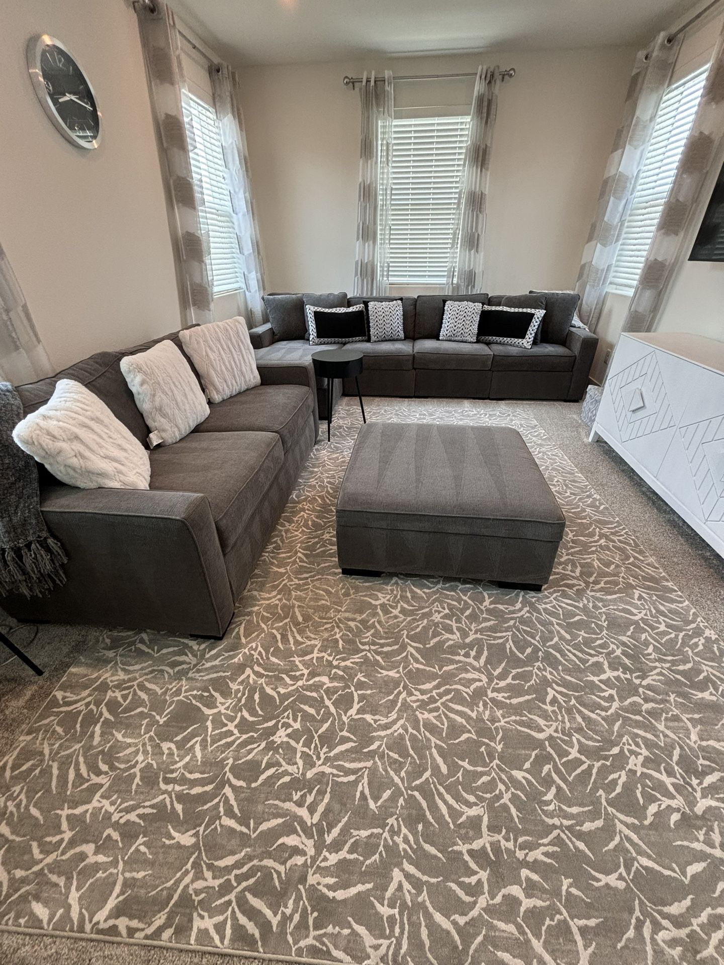 Grey Couches - Fit Up To 6 People!