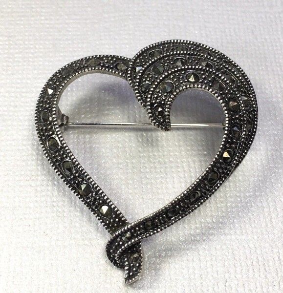 CHICO’S Open Heart AHA CHICOS 2014 Black SilverTone Rhinestone Brooch Pin Signed Jewelry 