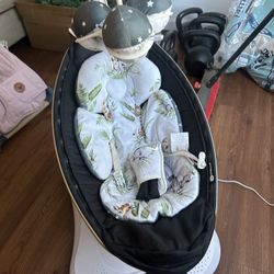 4 Moms Mama Roo Baby Swing 