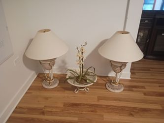 Three-piece set two lamps for living room brass in the bottom and the centerpiece is brass also