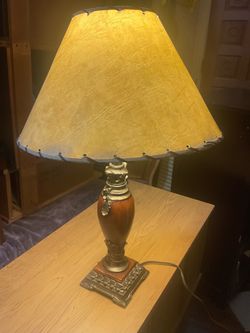 Vintage Traditional / Southwestern Urn Table Lamp with Laced Shade