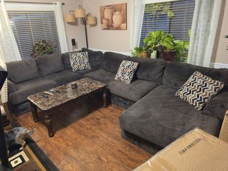 Large Comfortable sectional with Chaise