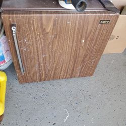  Mini Fridge 