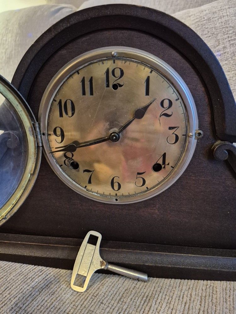 Working Vintage Wm. L. Gilbert Mantel Clock - Antique American Mechanical Clock - $250