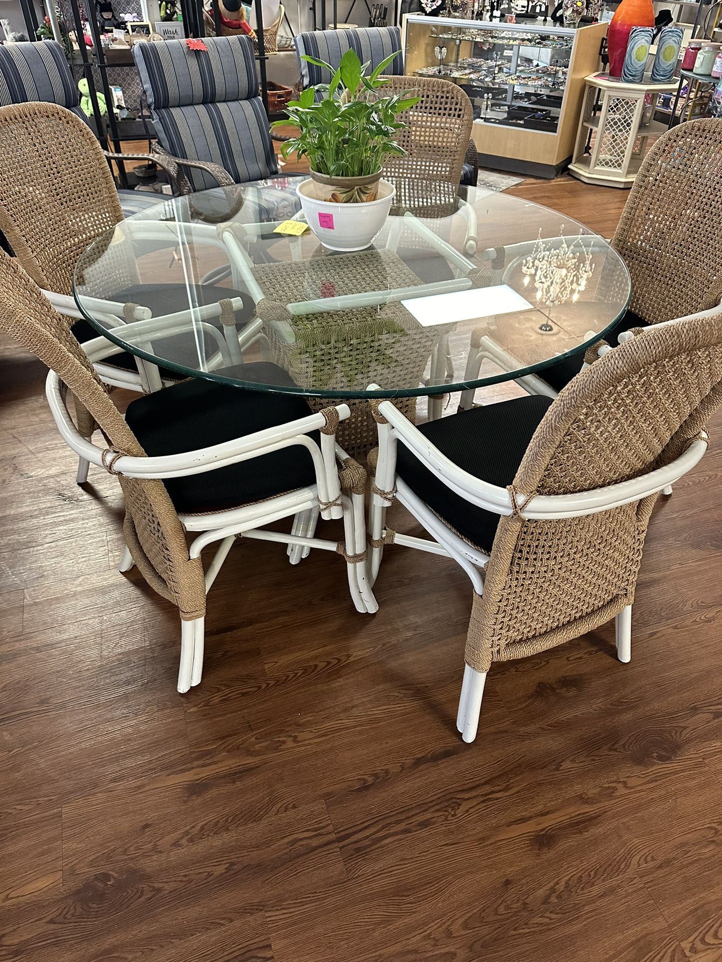 Super Cute Table Set With 5 Chairs . 