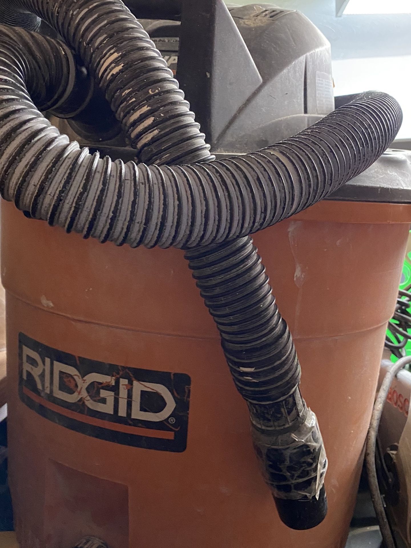 Ridgid Vaccuum Cleaner (READ DESCRIPTION)