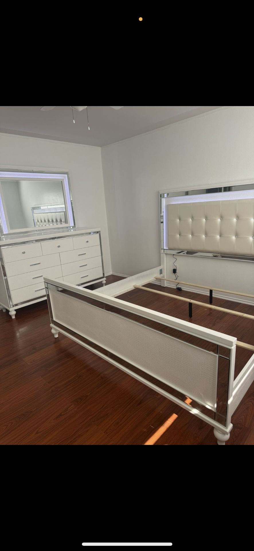 🛏️ Eastern King Bedroom Set – 500