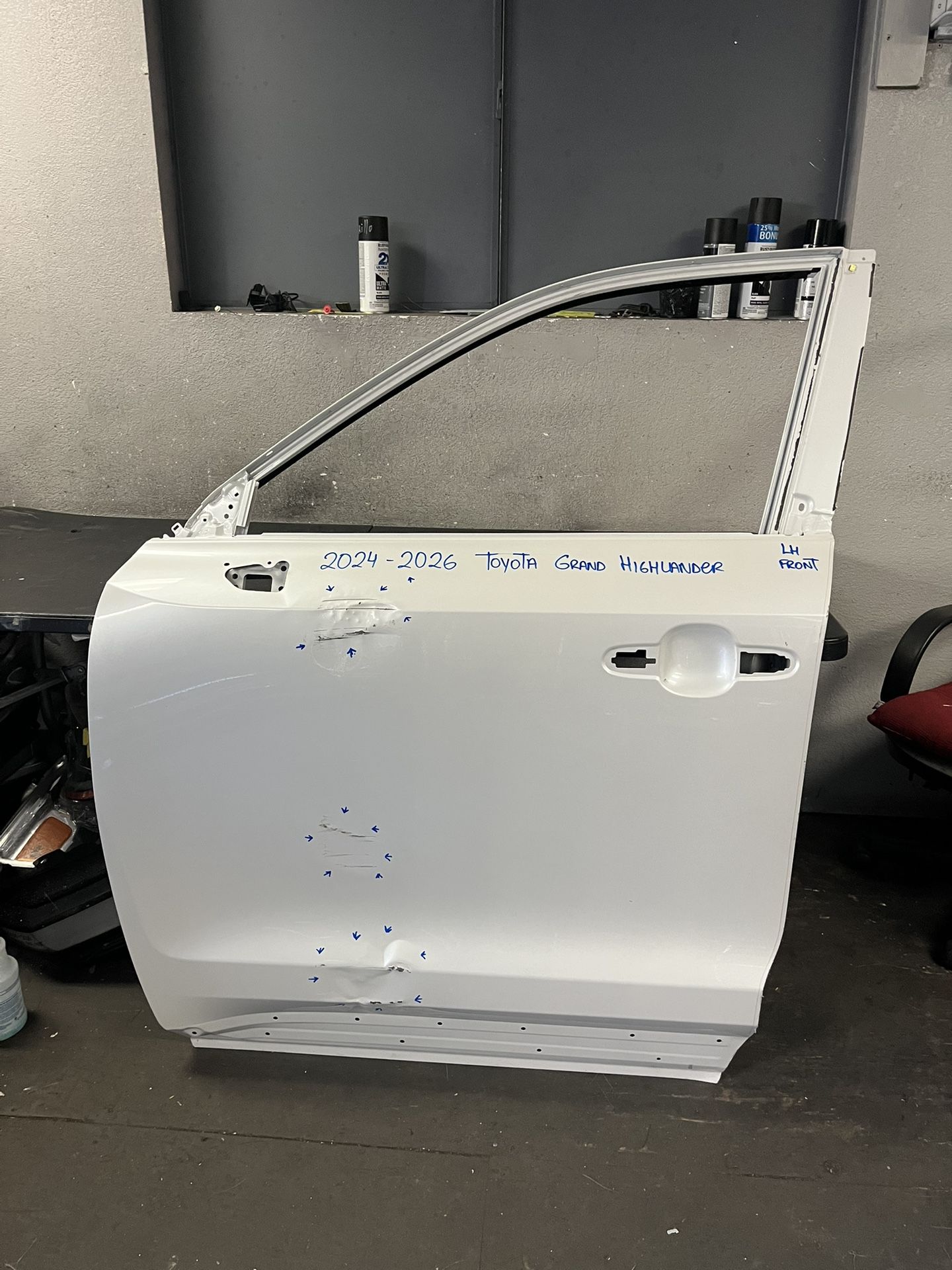 2024-2025-2026 TOYOTA GRAND HIGHLANDER LEFT FRONT DOOR OEM USED