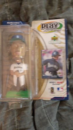 2001 ichiro bobblehead collectible
