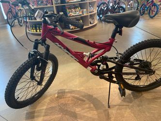 Hyper Swift SHIMANO EQUIPPED Bike