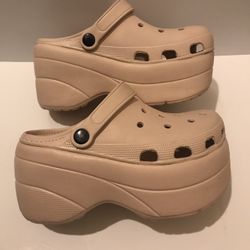 Platform Clogs size 7