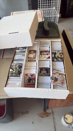 Sports cards 3200 count box full Lot #2