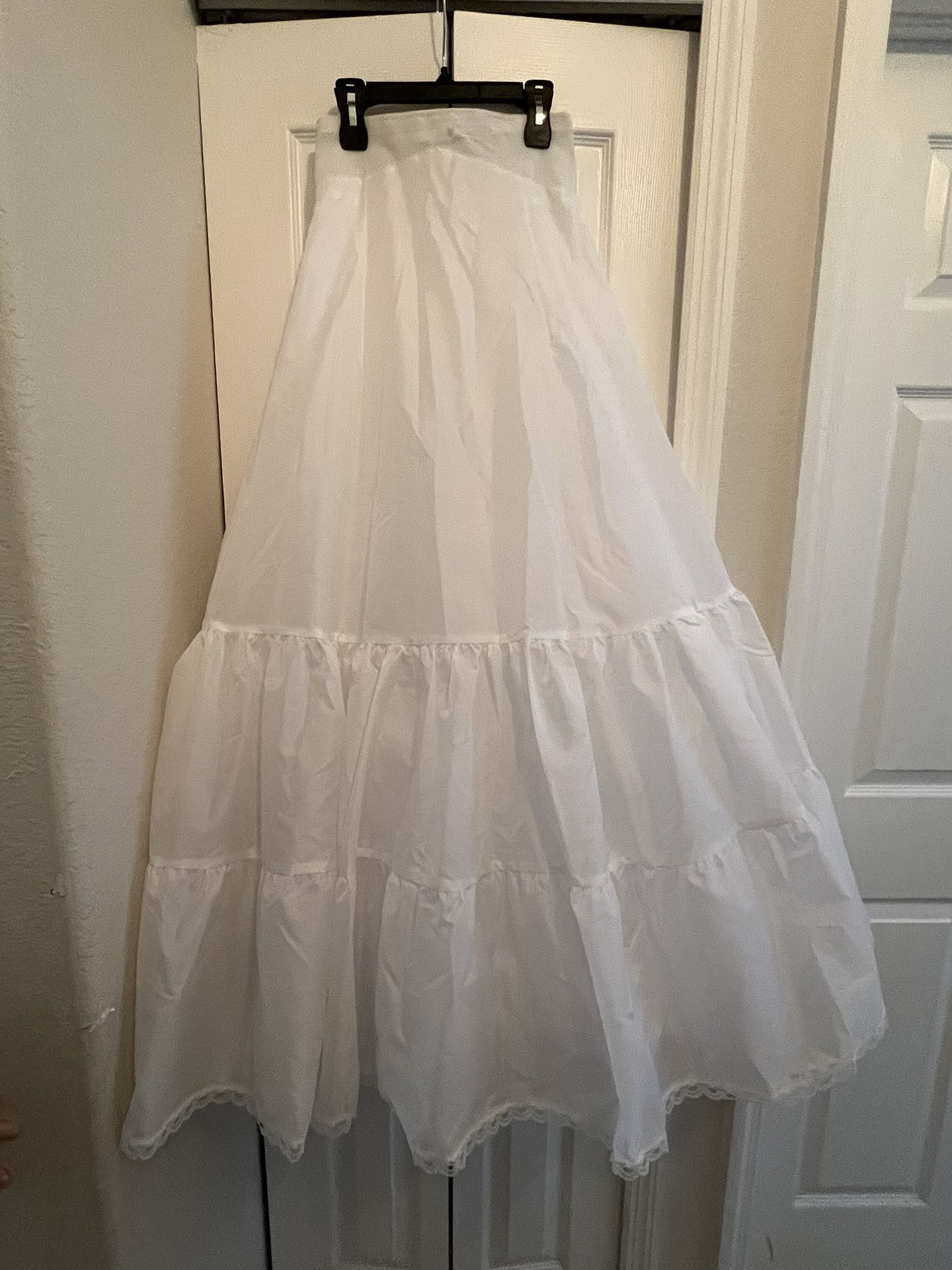 Crinoline David’s bridal Size 6
