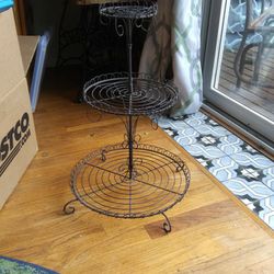 Three Tiers Serving Tray/Plant Stand