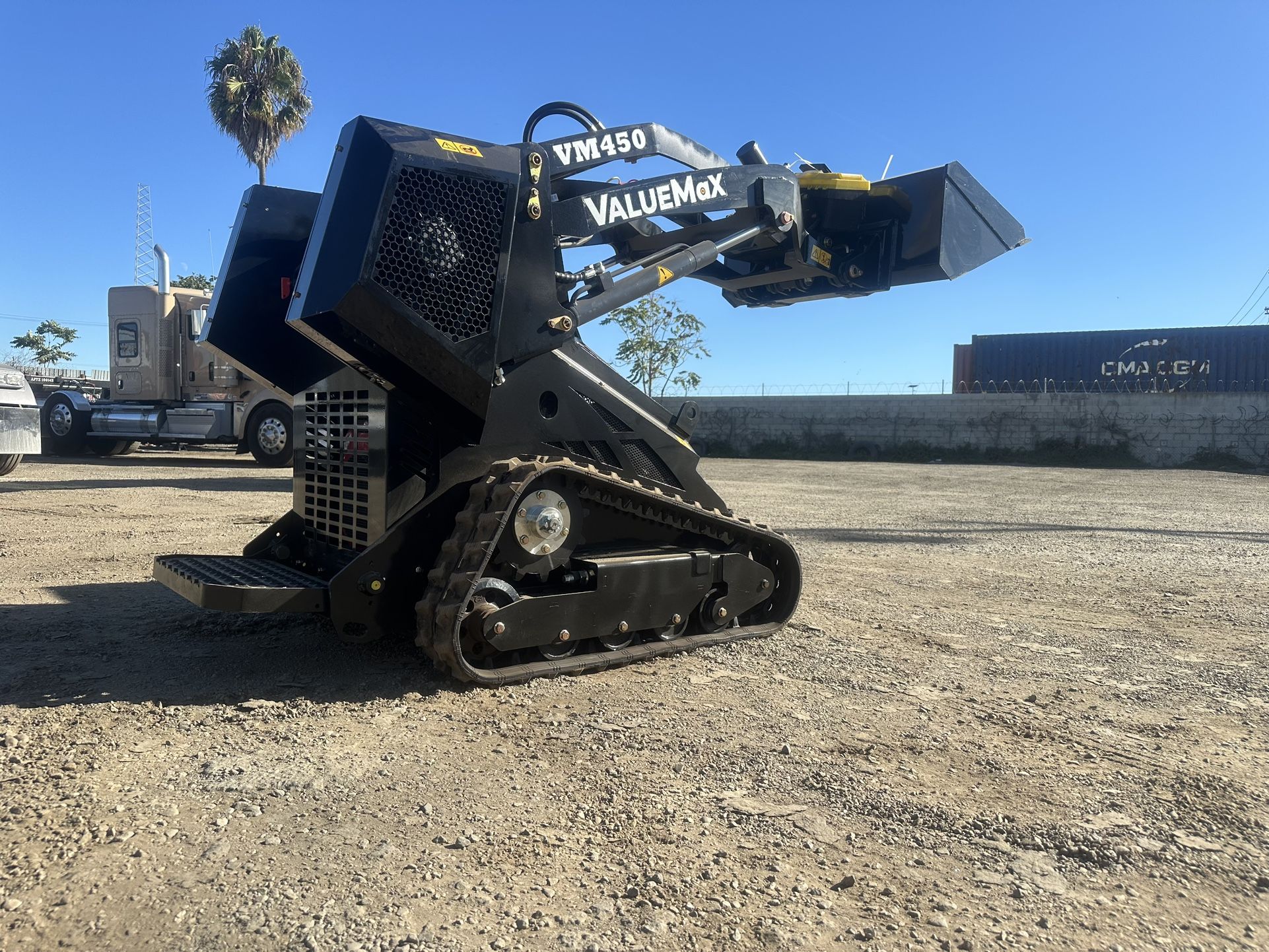 Honda-powered Mini skid steer bobcat