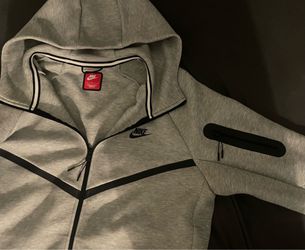 Grey Nike tech fleece only worn once and in perfect condition