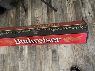Beautiful  Budweiser Pool Table Light