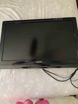 Philips 32 in Flat Screen TV w/ Wall Bracket
