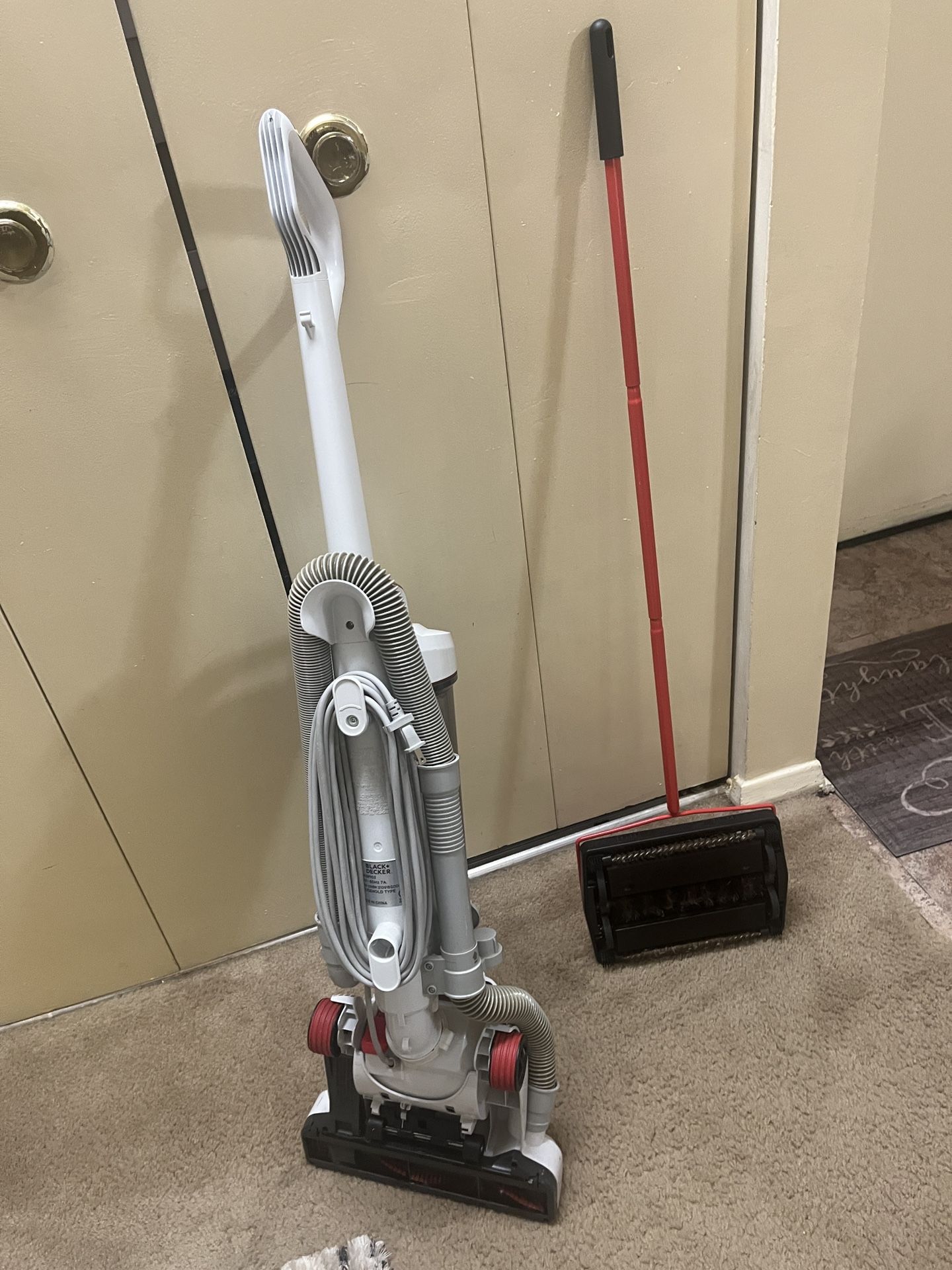 $80For Black And Decker Vacuum With Free Manual Sweeper For Floor Or Carpet Both Used Once Light Weight For Easy Clean Up Pickup Gaithersburg Md20877