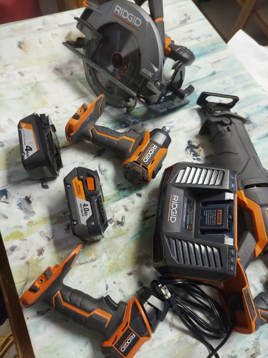 Set RIDGID Circular Saw 7"1/2 Impact DRIVER Sawzall Flash Light 2 Baterie Ha Charge
