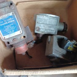 Limit micro switches.