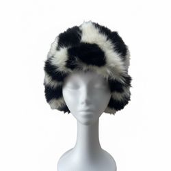 Stylish plush bucket hat