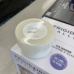 Peony & Freesia Scented Candle 