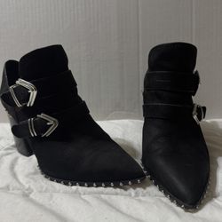 Gianni Bini women’s black ankle boots