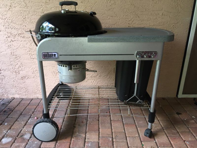 Weber grill w/ cart